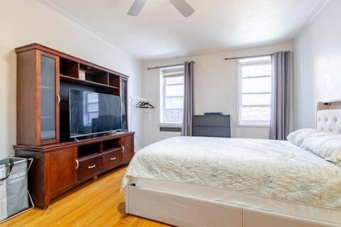 2 Large Bedrooms In Rego Park New York Exterior photo